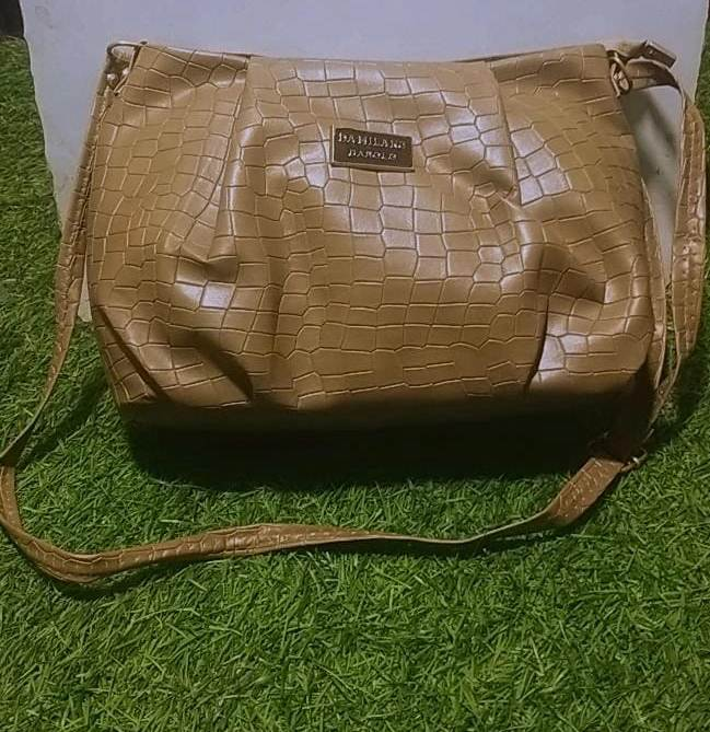 PRIMIUM SLING BAG FOR WOMEN